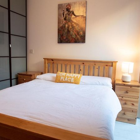 Two-Bedroom Luxury Apartment With Workspace, Free Secure Parking & Coffee Birmingham Luaran gambar