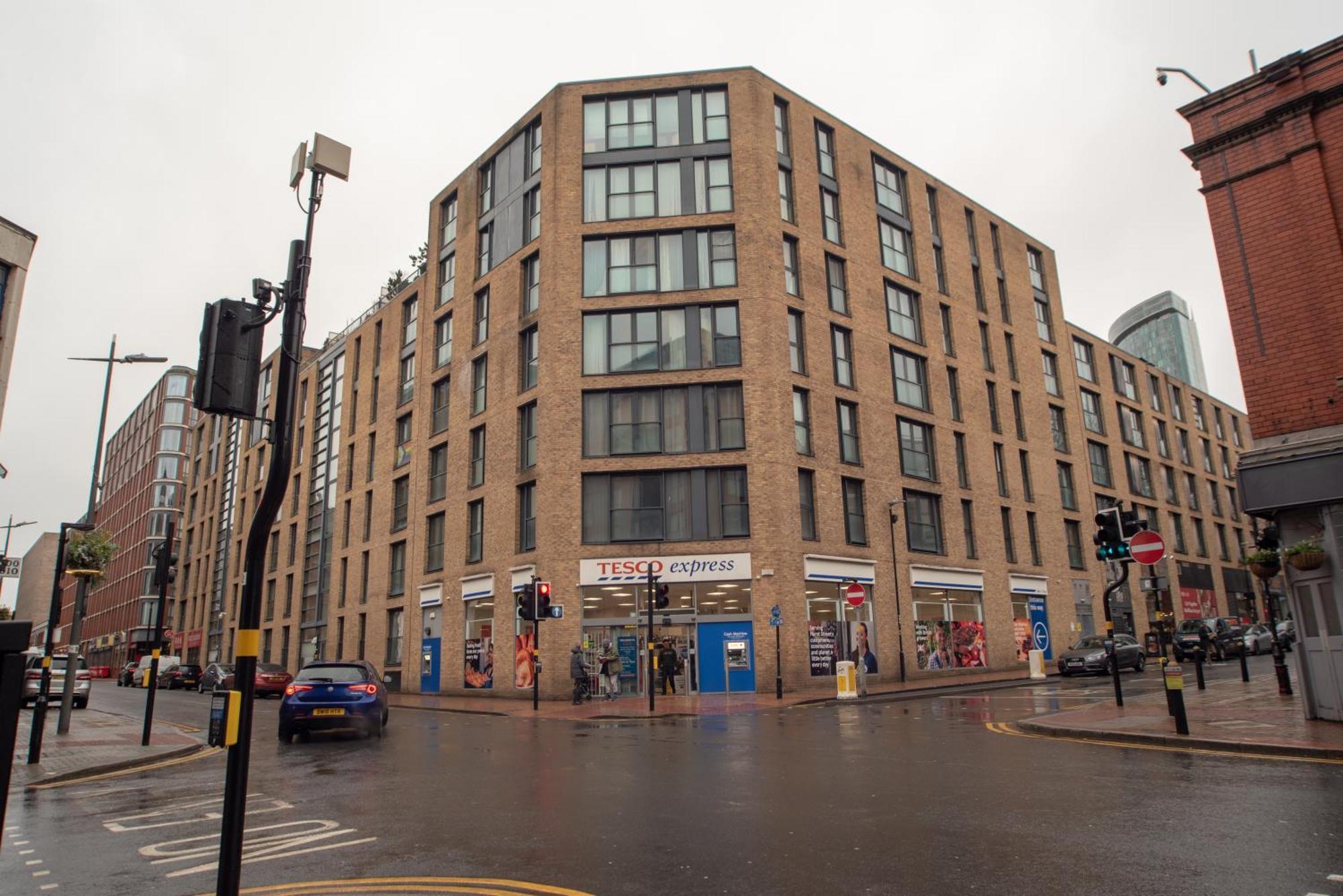 Two-Bedroom Luxury Apartment With Workspace, Free Secure Parking & Coffee Birmingham Luaran gambar