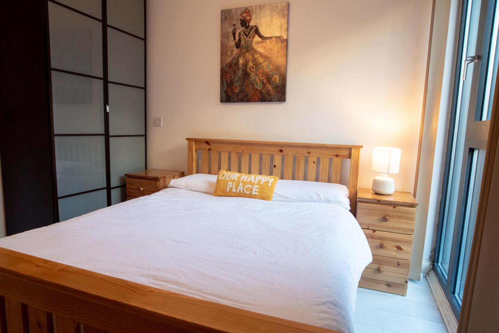 Two-Bedroom Luxury Apartment With Workspace, Free Secure Parking & Coffee Birmingham Luaran gambar
