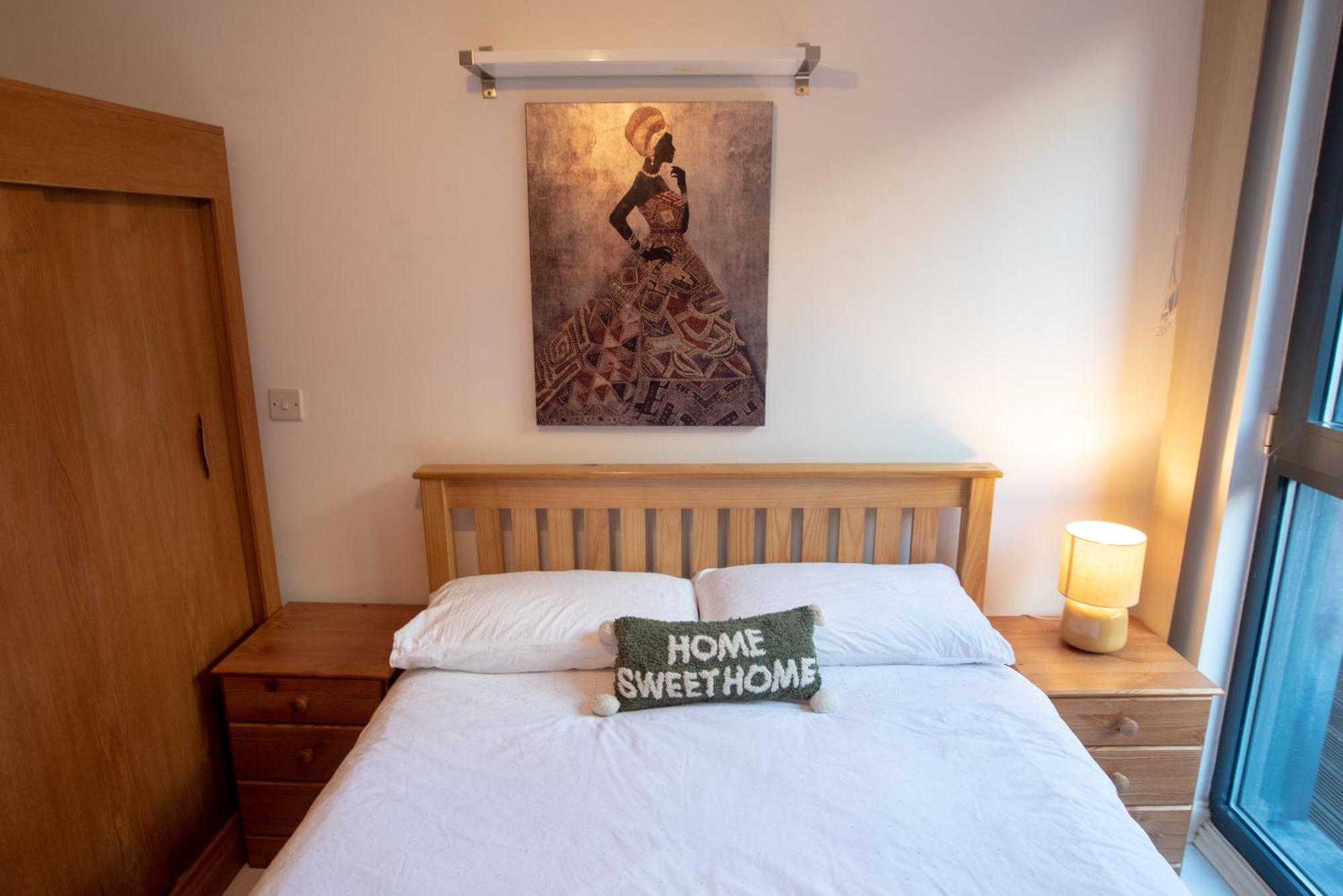 Two-Bedroom Luxury Apartment With Workspace, Free Secure Parking & Coffee Birmingham Luaran gambar