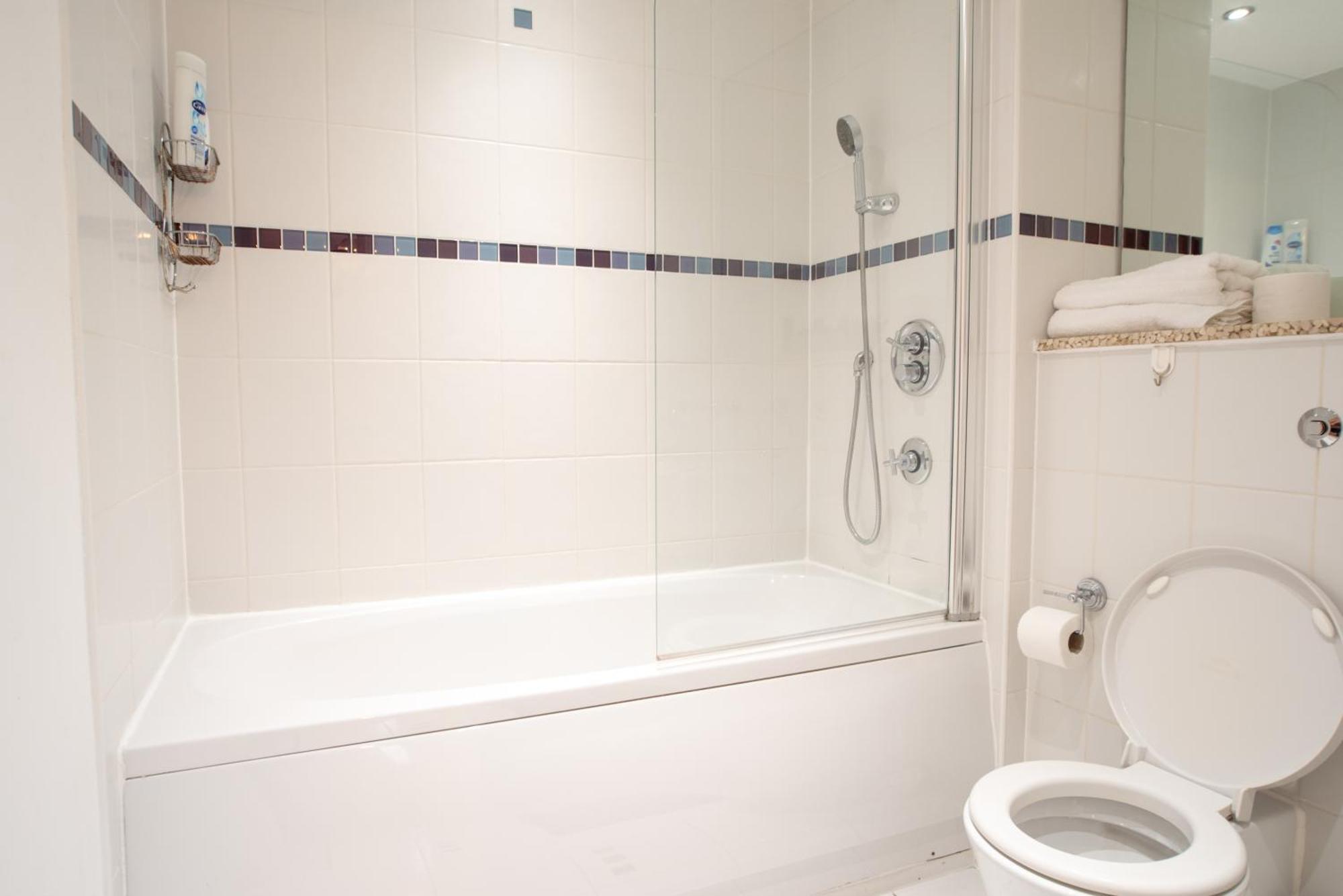 Two-Bedroom Luxury Apartment With Workspace, Free Secure Parking & Coffee Birmingham Luaran gambar