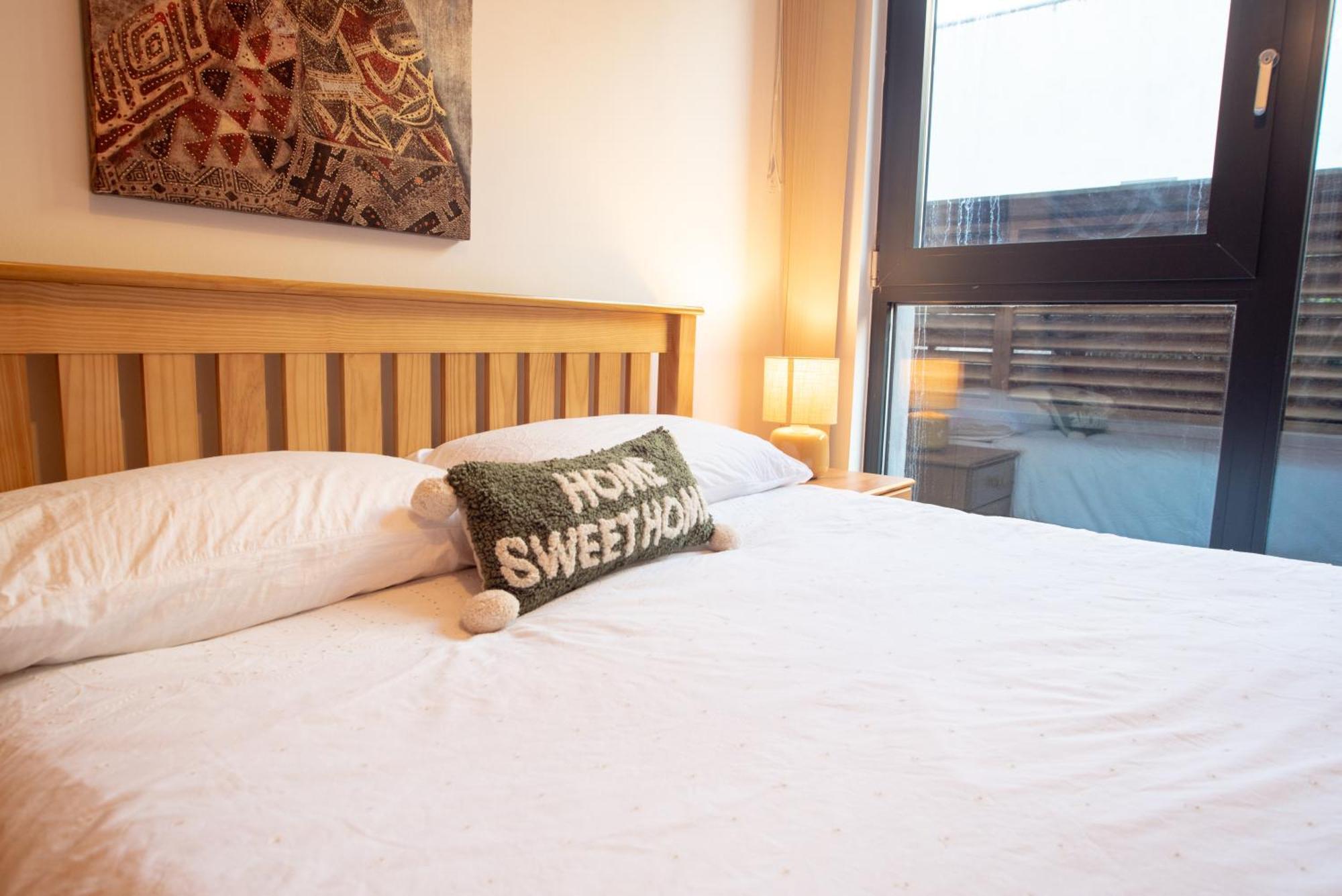 Two-Bedroom Luxury Apartment With Workspace, Free Secure Parking & Coffee Birmingham Luaran gambar
