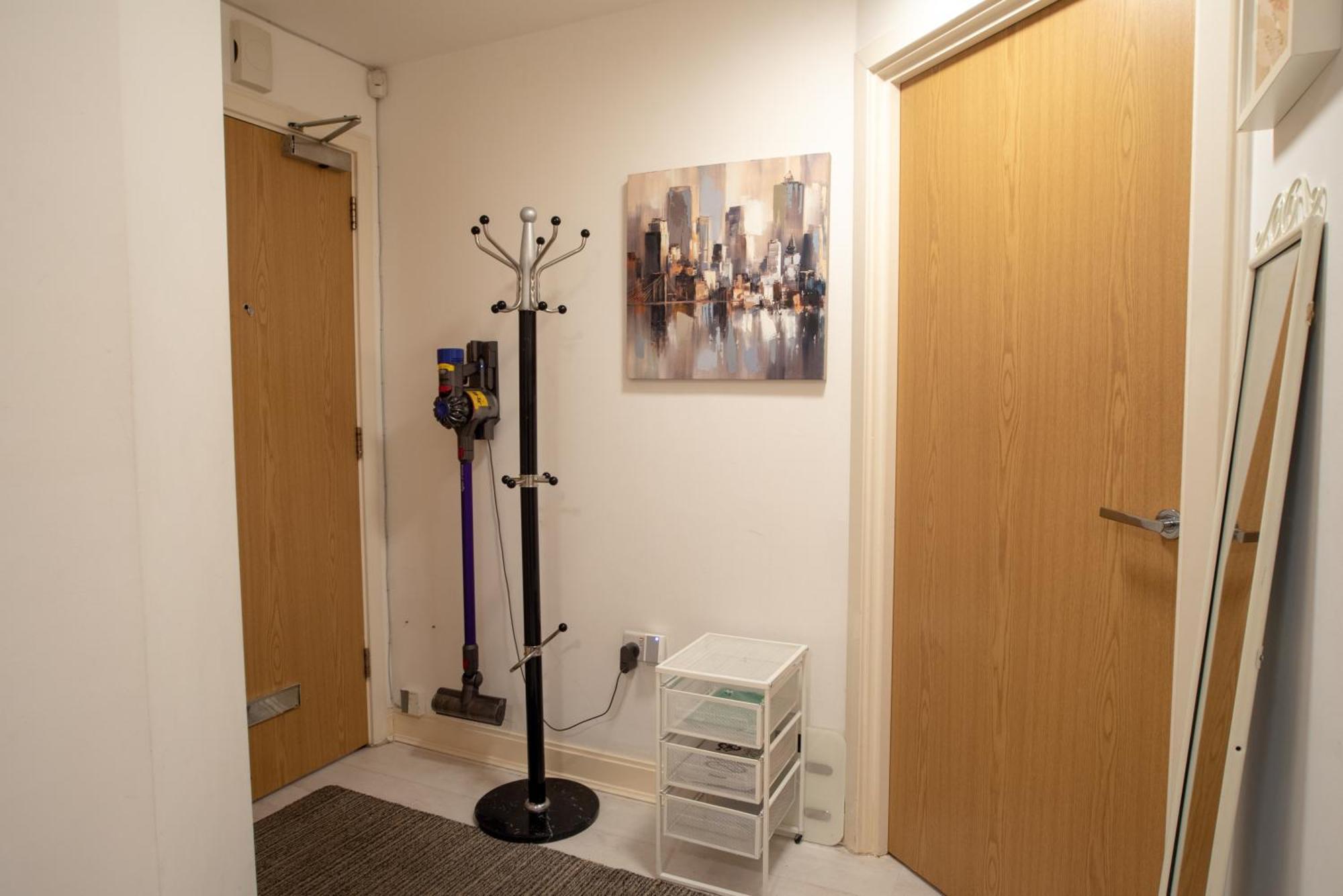 Two-Bedroom Luxury Apartment With Workspace, Free Secure Parking & Coffee Birmingham Luaran gambar