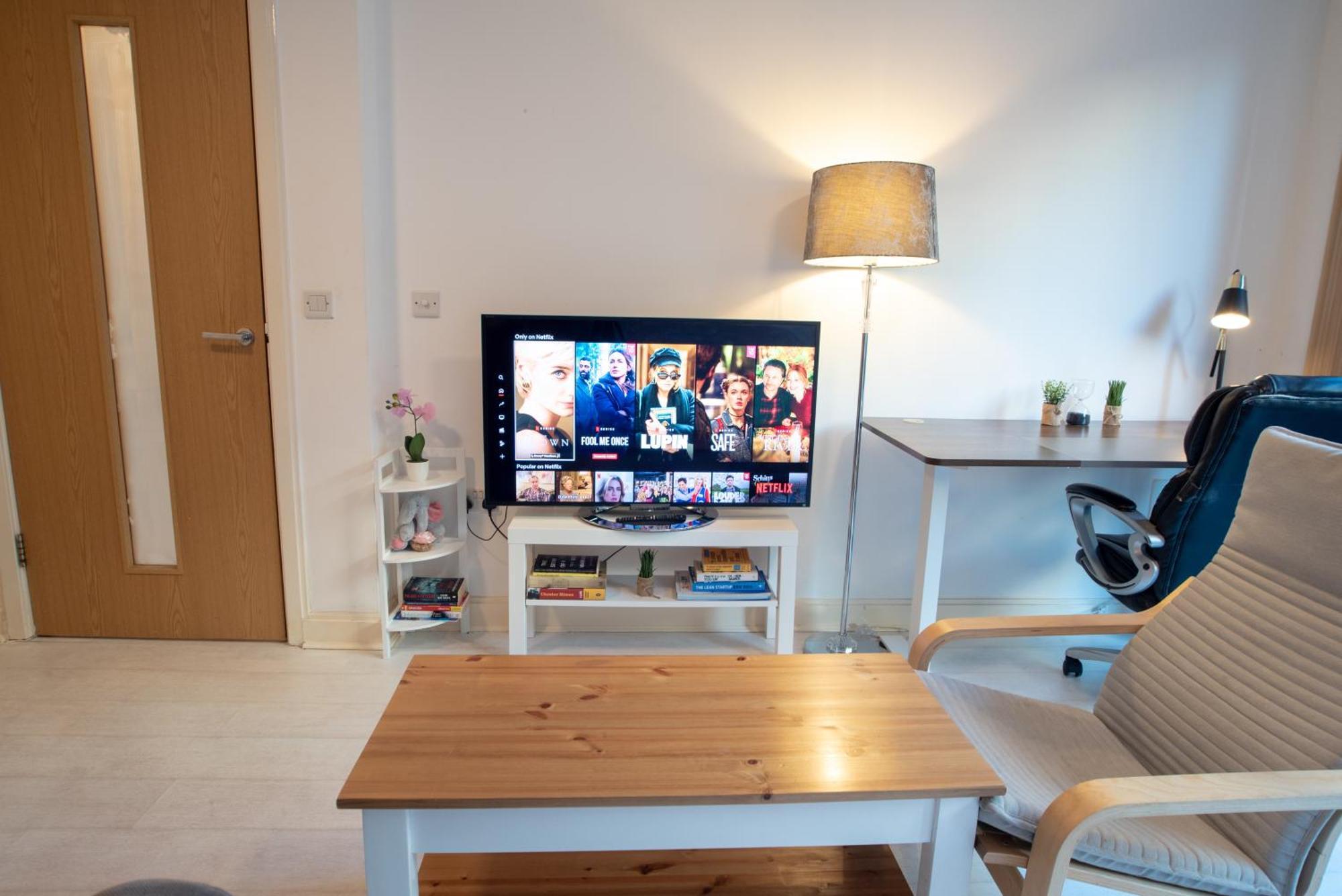 Two-Bedroom Luxury Apartment With Workspace, Free Secure Parking & Coffee Birmingham Luaran gambar