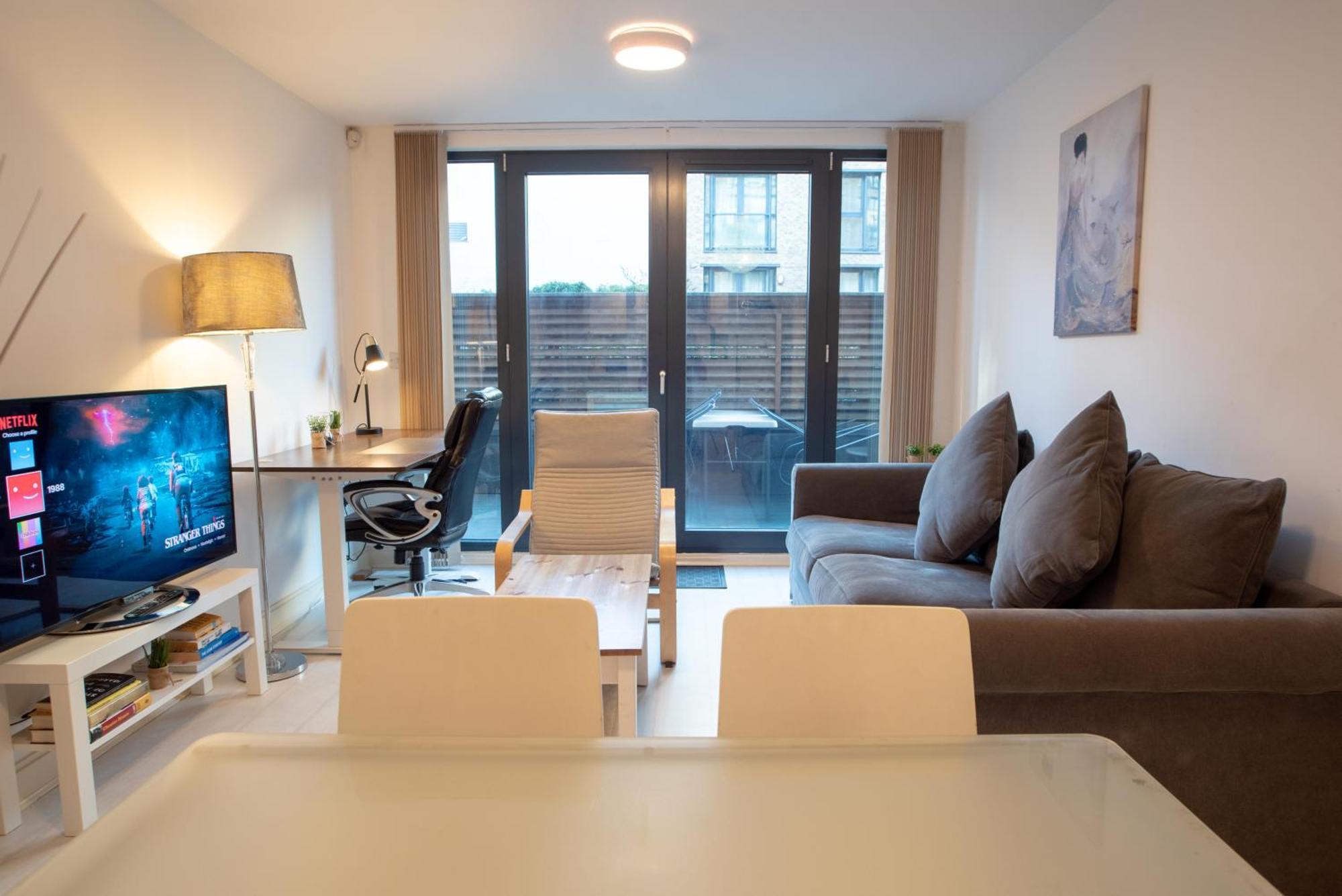 Two-Bedroom Luxury Apartment With Workspace, Free Secure Parking & Coffee Birmingham Luaran gambar