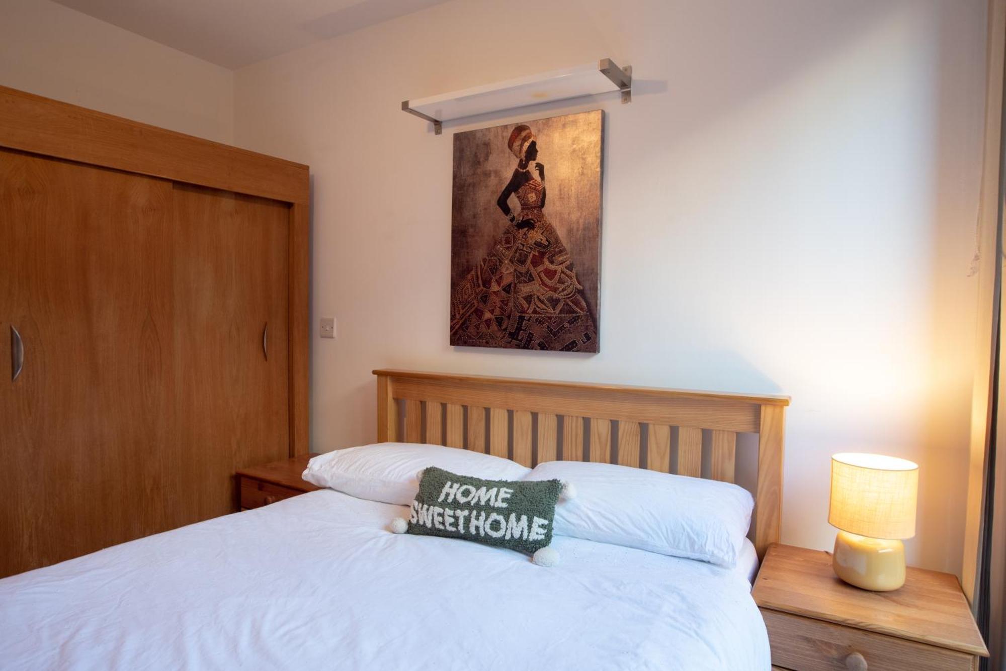 Two-Bedroom Luxury Apartment With Workspace, Free Secure Parking & Coffee Birmingham Luaran gambar