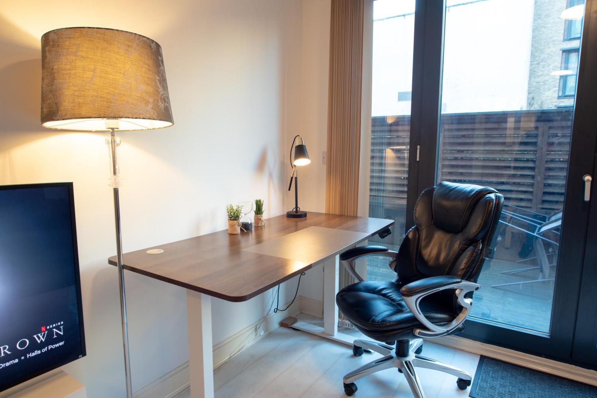 Two-Bedroom Luxury Apartment With Workspace, Free Secure Parking & Coffee Birmingham Luaran gambar