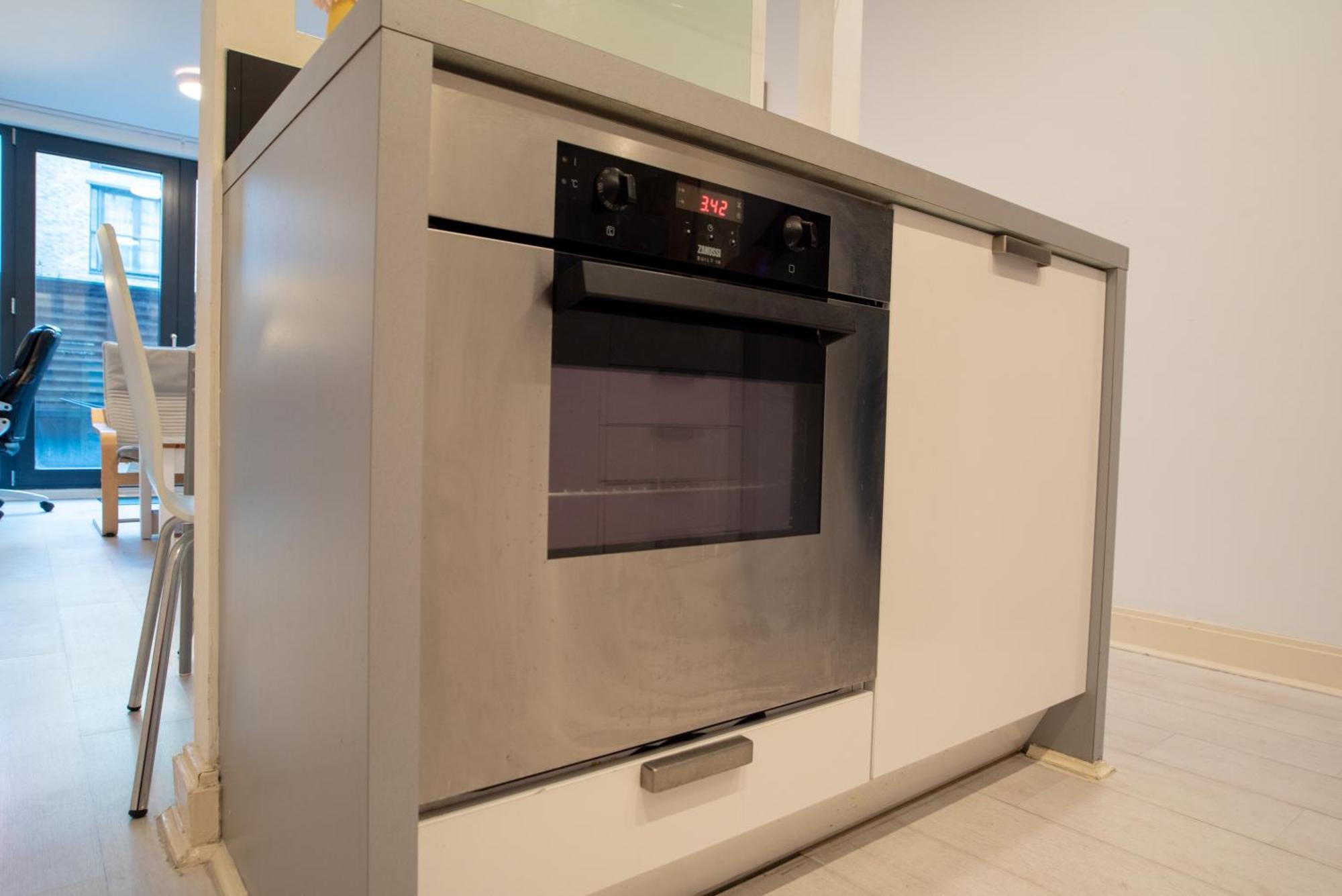 Two-Bedroom Luxury Apartment With Workspace, Free Secure Parking & Coffee Birmingham Luaran gambar