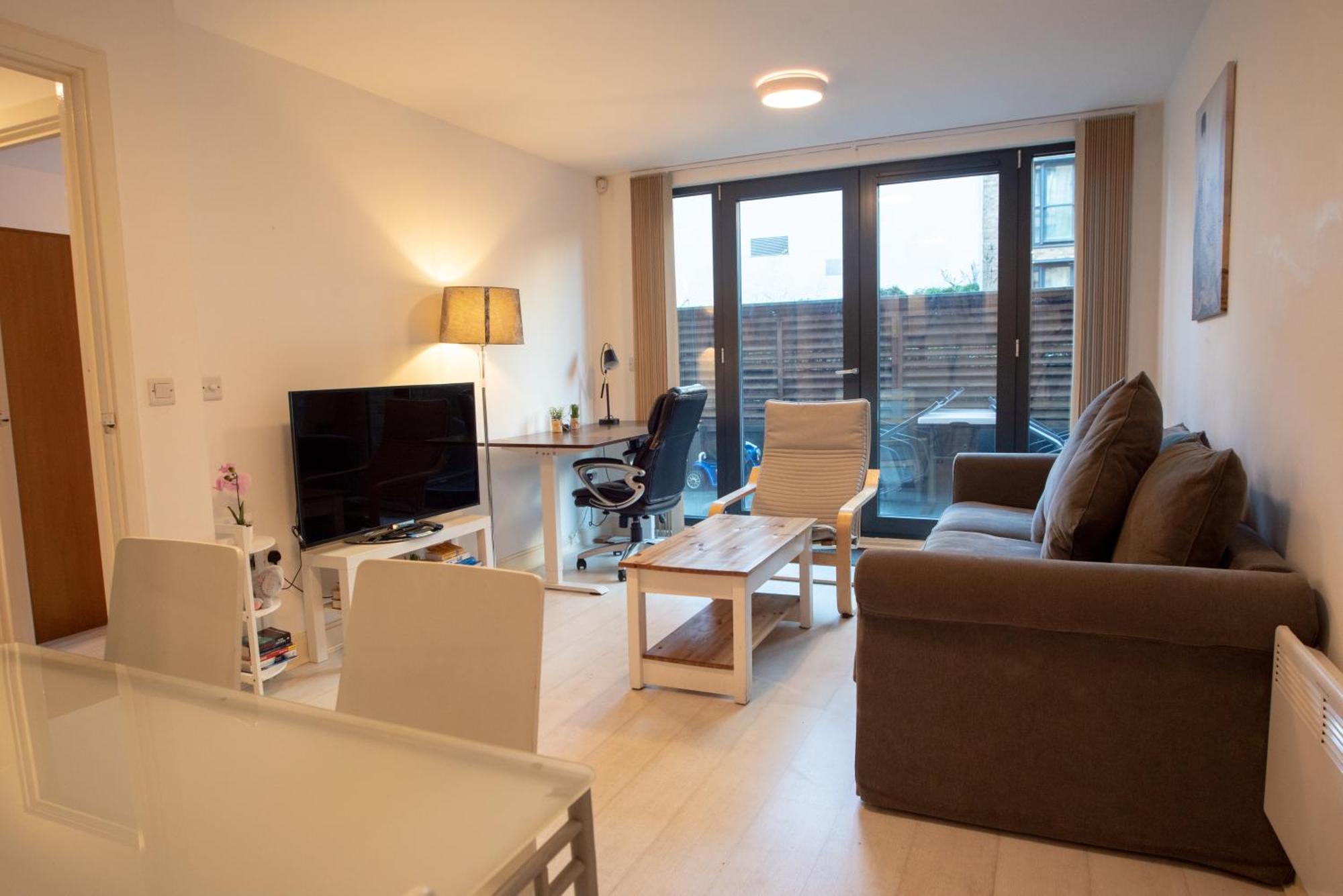 Two-Bedroom Luxury Apartment With Workspace, Free Secure Parking & Coffee Birmingham Luaran gambar