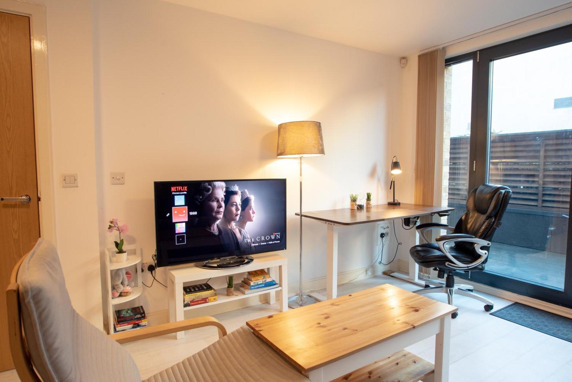 Two-Bedroom Luxury Apartment With Workspace, Free Secure Parking & Coffee Birmingham Luaran gambar