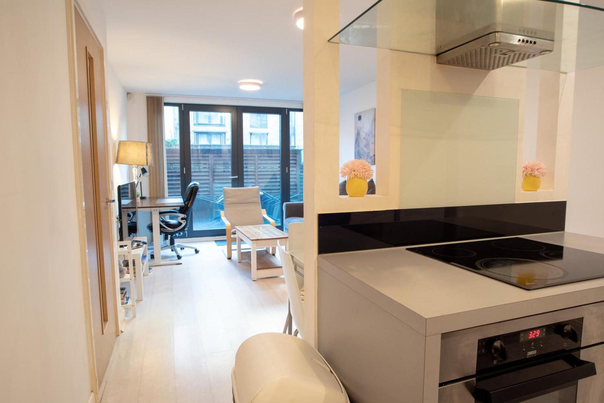 Two-Bedroom Luxury Apartment With Workspace, Free Secure Parking & Coffee Birmingham Luaran gambar