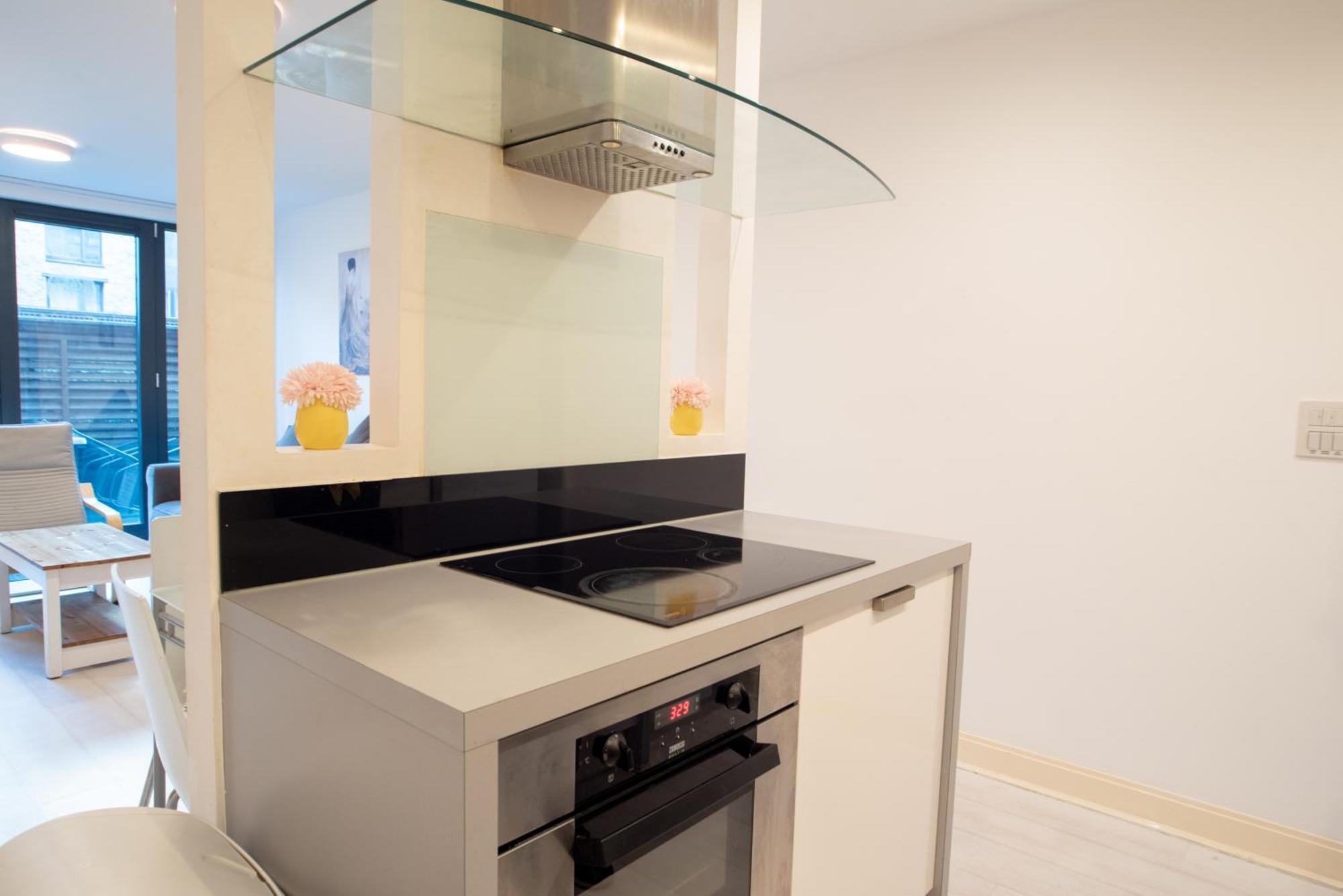 Two-Bedroom Luxury Apartment With Workspace, Free Secure Parking & Coffee Birmingham Luaran gambar