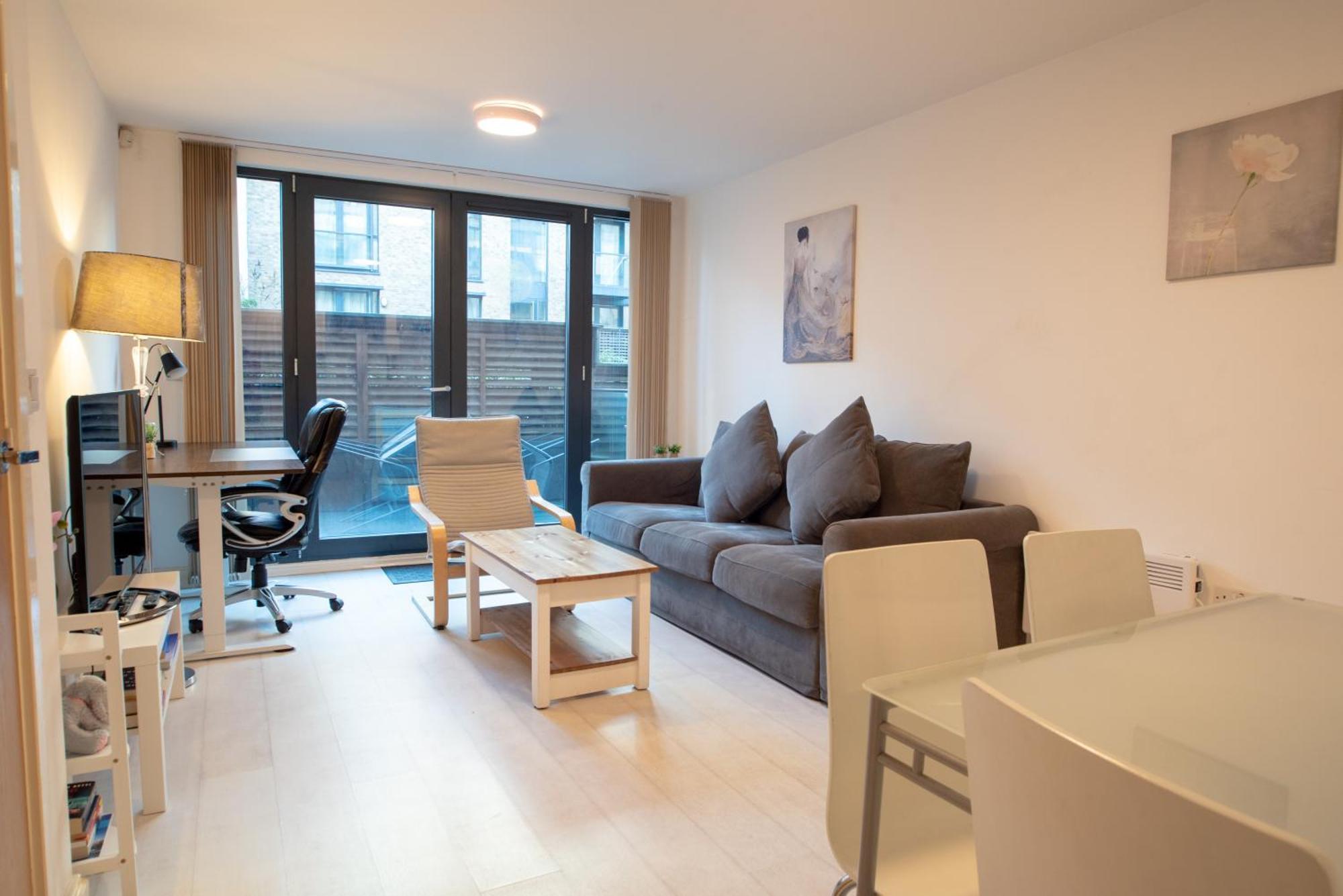 Two-Bedroom Luxury Apartment With Workspace, Free Secure Parking & Coffee Birmingham Luaran gambar