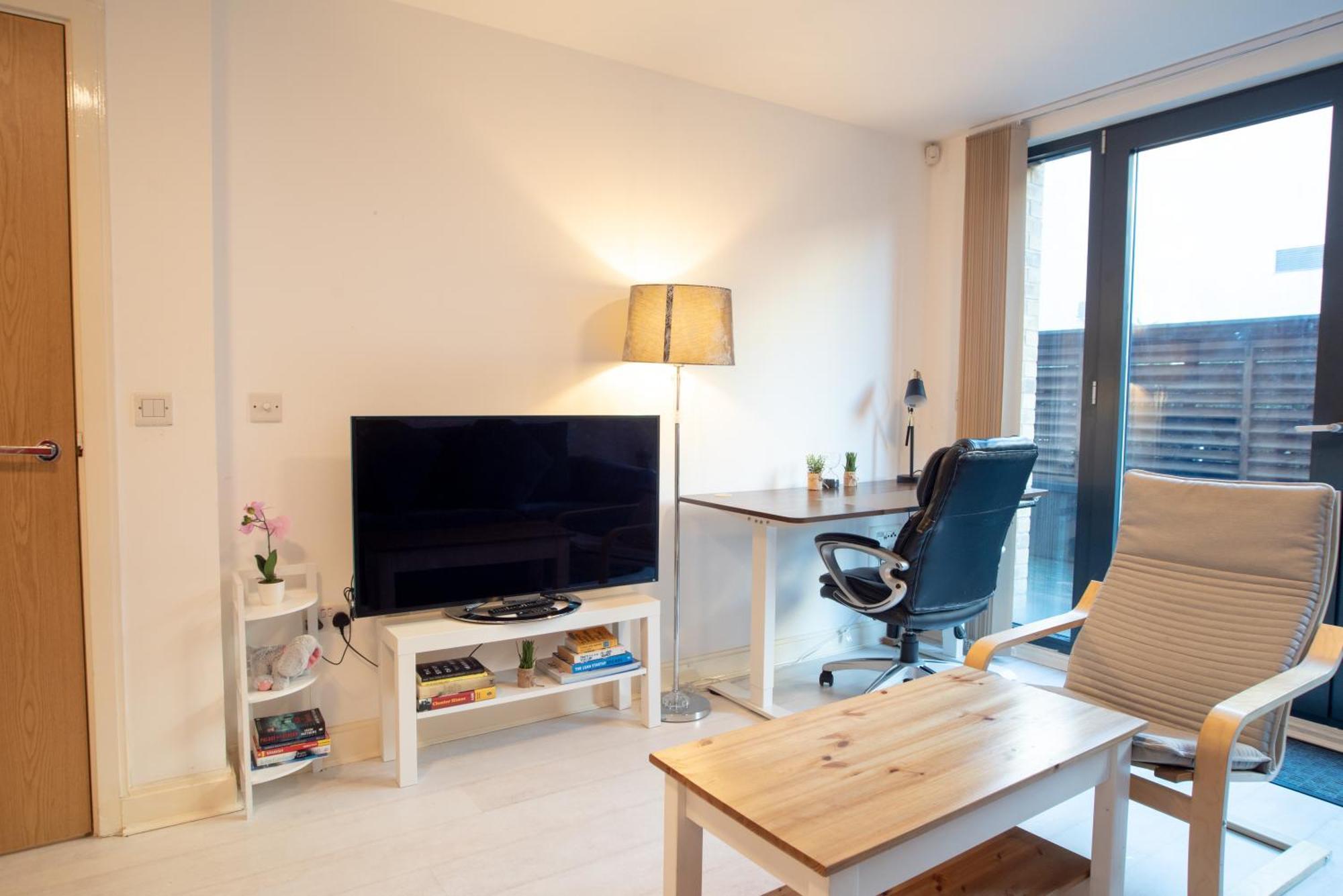 Two-Bedroom Luxury Apartment With Workspace, Free Secure Parking & Coffee Birmingham Luaran gambar