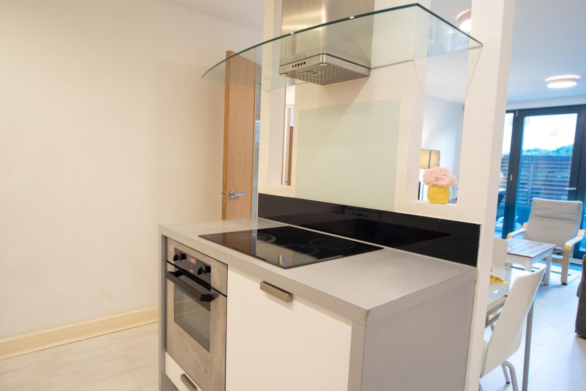 Two-Bedroom Luxury Apartment With Workspace, Free Secure Parking & Coffee Birmingham Luaran gambar
