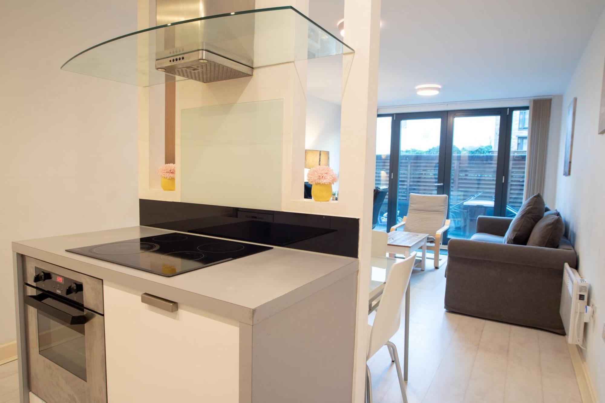 Two-Bedroom Luxury Apartment With Workspace, Free Secure Parking & Coffee Birmingham Luaran gambar