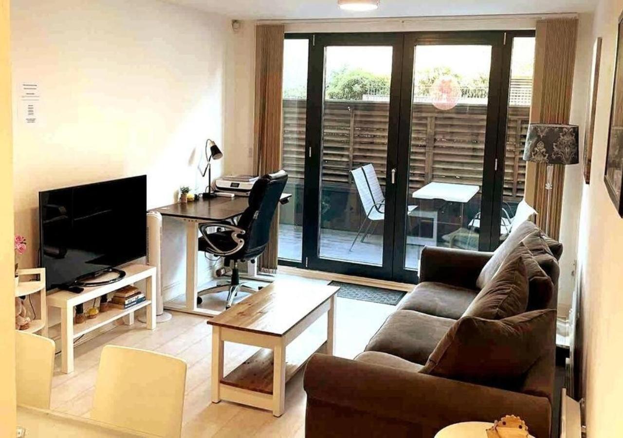 Two-Bedroom Luxury Apartment With Workspace, Free Secure Parking & Coffee Birmingham Luaran gambar